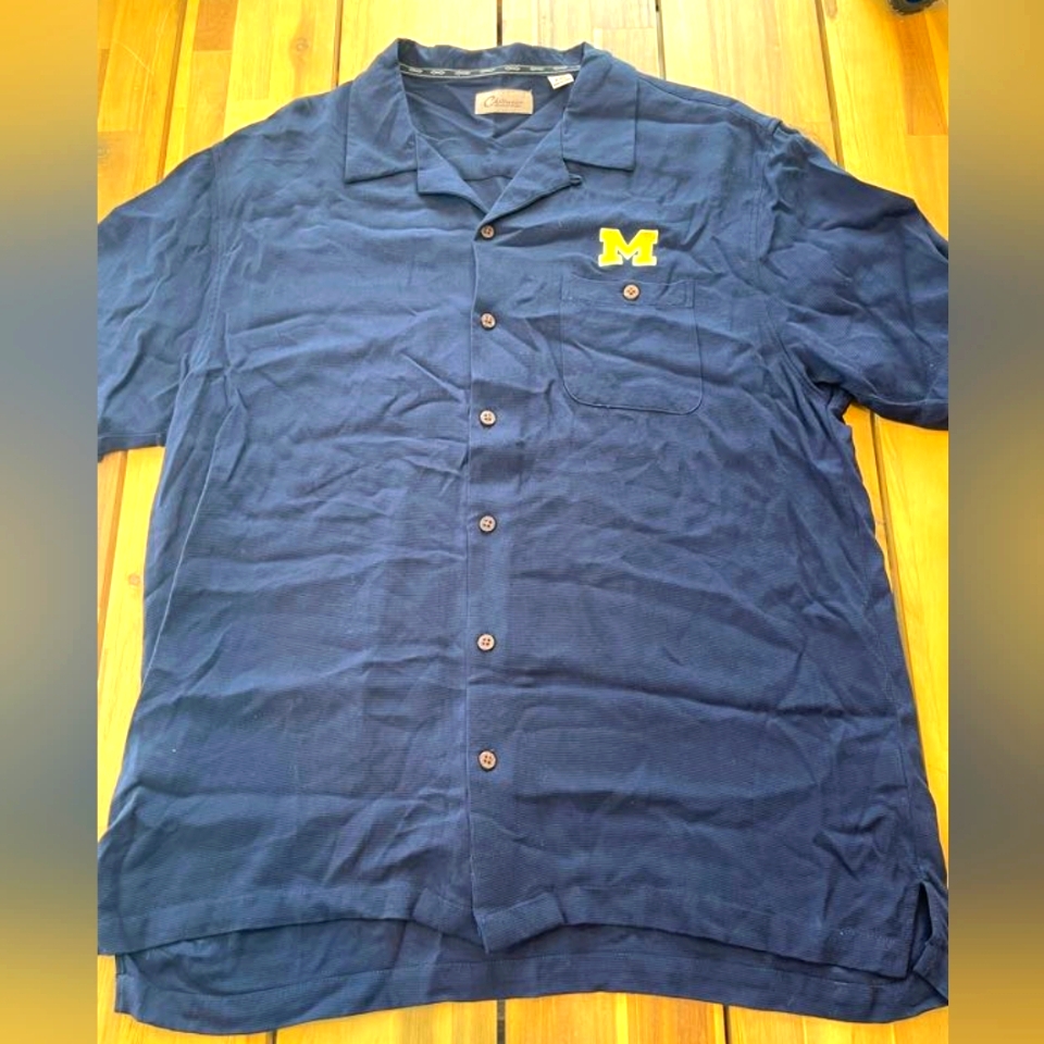 Chiliwear Mens University Of Michigan Navy Blue 100% Rayon Short Sleeve Shirt